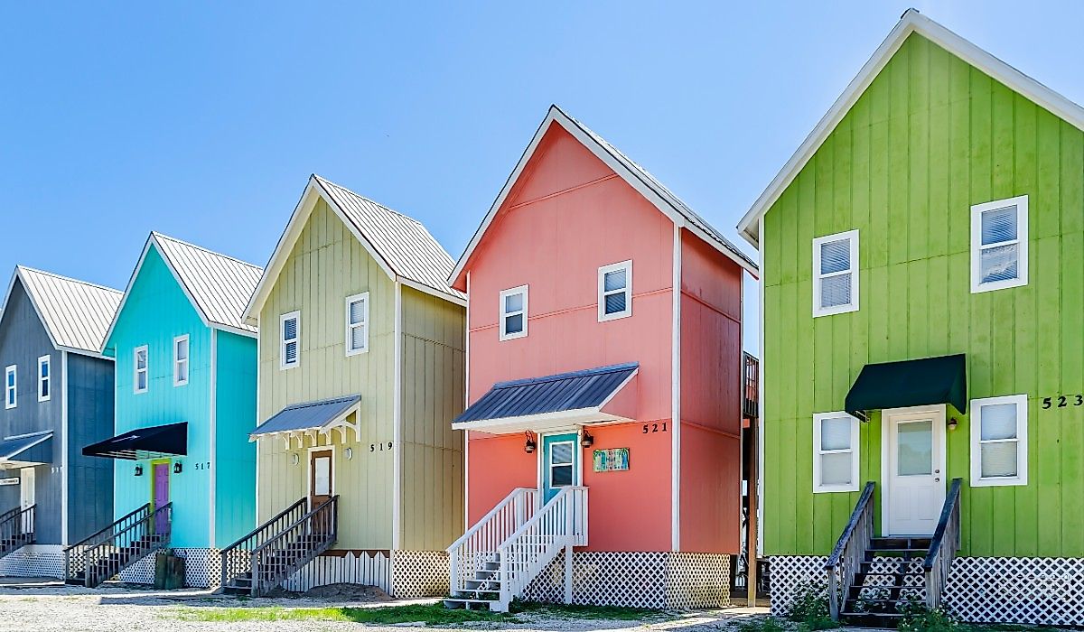 Vibrant beach homes along the coast of Dauphin Island, Alabama. Editorial credit: Carmen K. Sisson / Shutterstock.com