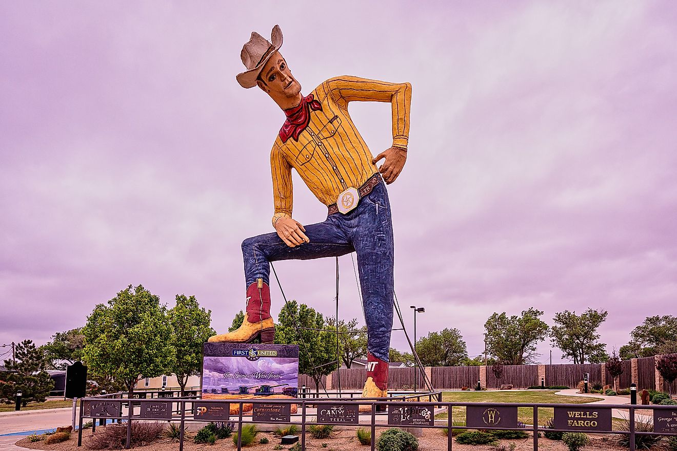Historic Tex Randall statue in Canyon, Texas. Image credit Mobilus In Mobili, CC BY-SA 2.0, via Wikimedia Commons