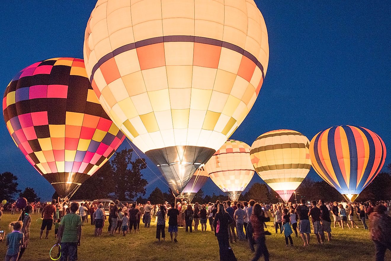 Balloon Glow at the Spoonbread Festival in Berea, Kentucky. By PEO ACWA - CC BY 2.0, https://commons.wikimedia.org/w/index.php?curid=80261171