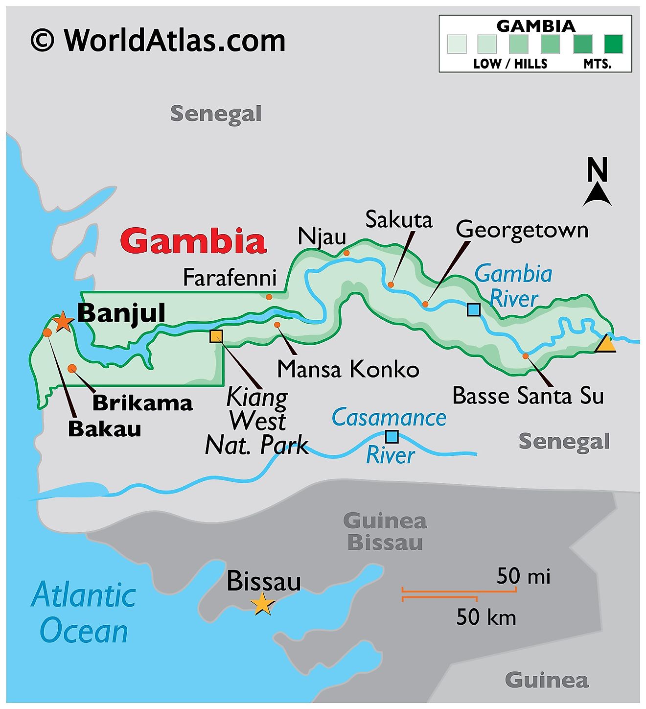 Mapa físico de Gambia que muestra los límites estatales, el relieve, el río Gambia, el punto más alto y las ciudades importantes.