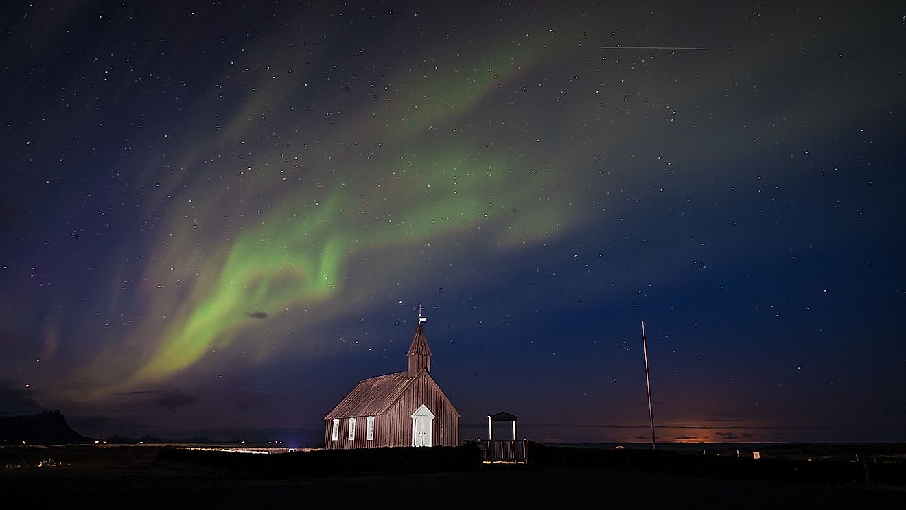 Iceland offers great northern lights watching experience. Image credit: Giuseppe Milo/Wikimedia.org