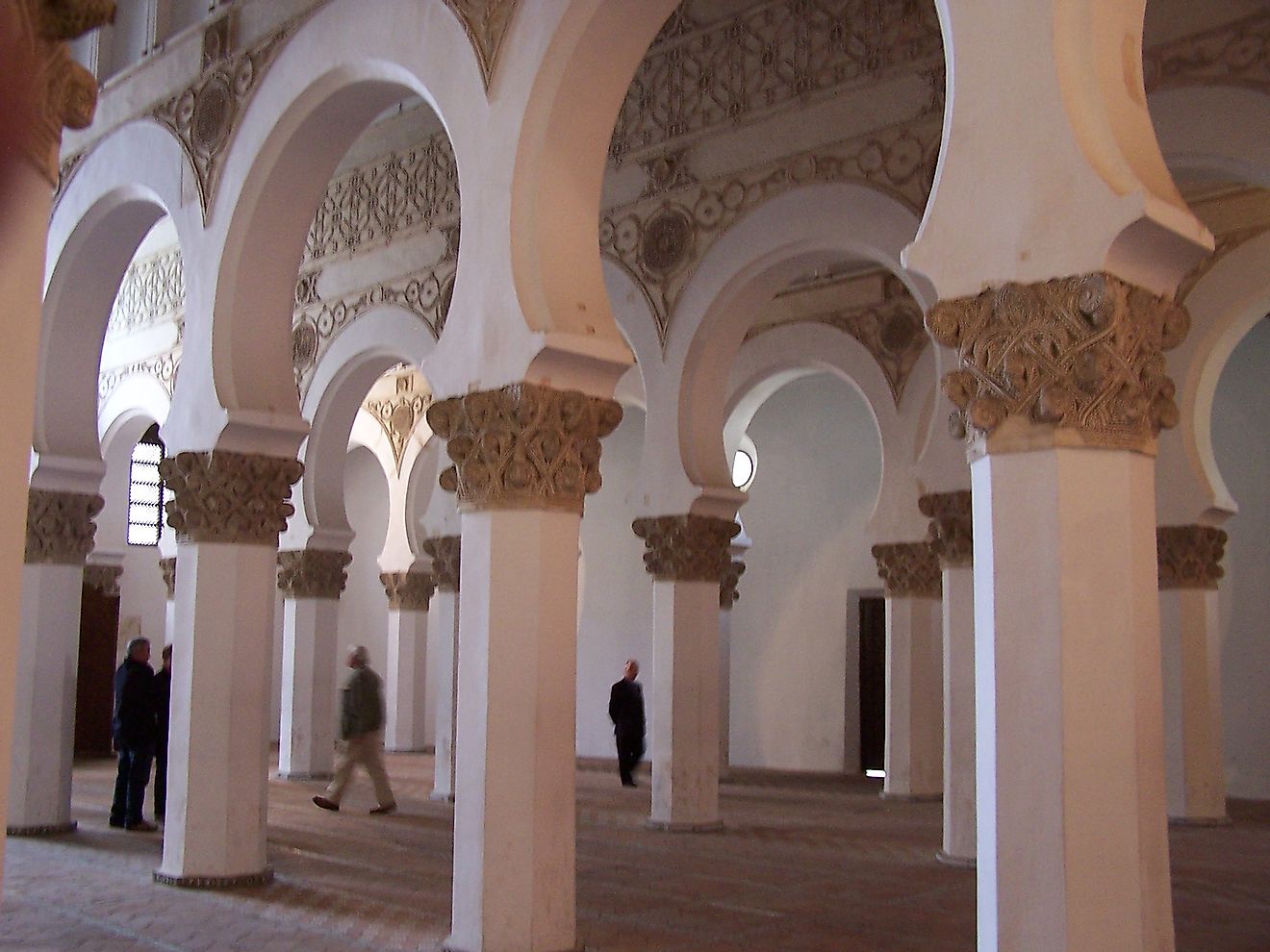 The interior of the Ibn Shushan Synagogue (now the Santa María la Blanca) in Toledo, Spain, showing the mixture of Jewish and Moorish-Islamic architectural elements that define much of Sephardic architecture.