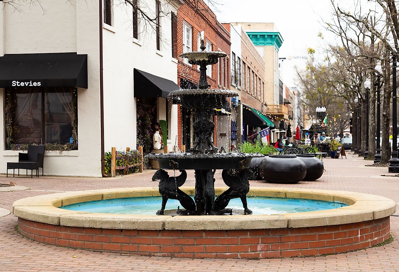 Streetview and elegant black fountain in Fayetteville, West Virginia. Image credit Anne Richard via Shutterstock.