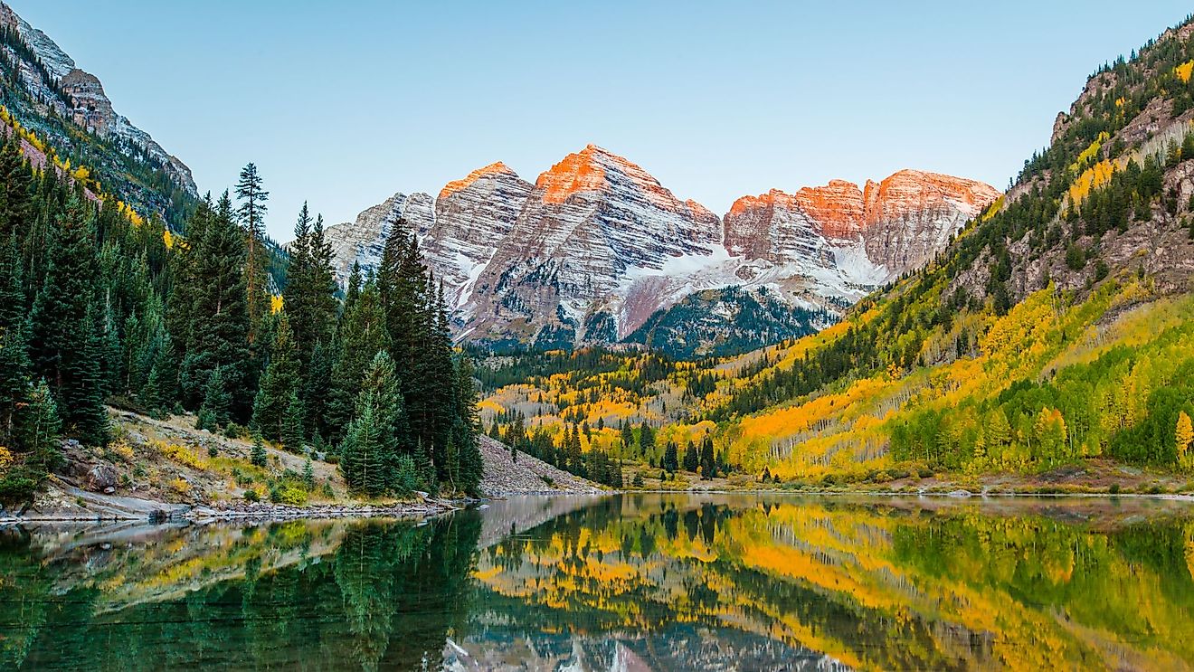 Landscape photo of Maroon Bell at Colorado during the autumn season. 