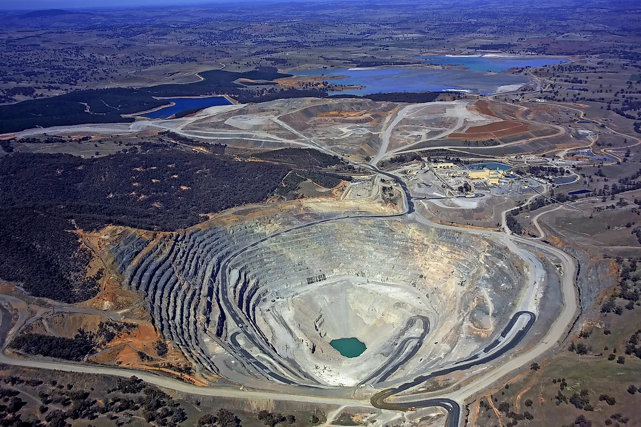 An open cut mine. Image credit: Alf Manciagli/Shutterstock.com