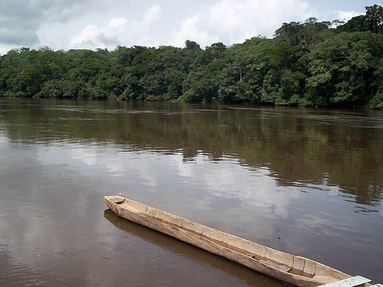 Pirogue on the Dja River in Cameroon's East Province, south of Lomié and north of Ngoila. Image credit Amcaja via Wikimedia Commons
