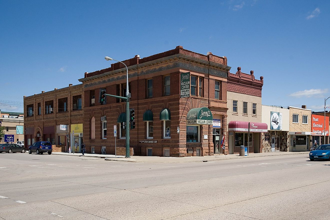 Downtown street in Mandan, North Dakota. Image credit In memoriam afiler, CC BY-SA 2.0 <https://creativecommons.org/licenses/by-sa/2.0>, via Wikimedia Commons