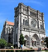 St. Mary's Cathedral Basilica of the Assumption in Covington, KY (By Farragutful - Own work, CC BY-SA 4.0, via Wikimedia)
