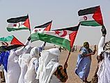Demonstration calling for independence of Western Sahara in front of the Moroccan berm wall. Editorial credit: Natalia de la Rubia, Shutterstock.com 