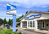 Main post office sign and building at Estacada, Oregon location. Image credit: Ian Dewar Photography via Shutterstock.