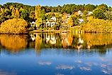 Scenic lakeside houses in the town of Daylesford, Victoria.