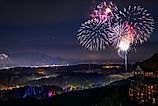 Fireworks over Dollywood in Pigeon Forge Tennessee. Via Shutterstock / Bethany Lynn Photography.