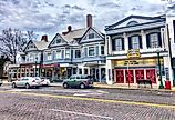 Downtown Marietta with cars parked at curb and the People’s Bank Theatre seen prominently. Image credit Wendy van Overstreet via Shutterstock
