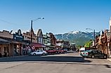 Main Street in Whitefish, Montana surrounded by towering mountains. Editorial credit: Pierrette Guertin / Shutterstock.com