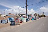 : Abandoned city of Bombay beach along the Salton sea in the Sonoran desert. Editorial credit: WildSnap / Shutterstock.com