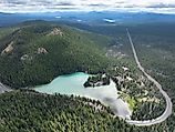 The Cascade Lakes Scenic Byway winds through the Deschutes National Forest in central Oregon. (Credit: Ethan Daniels via Shutterstock)