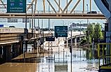 Ohio River waterfront after 7-10 inches of rain fell in a 100 hr period. View down River Rd approaching the entrance ramp to I-64 under the yellow Second Street Bridge. Editorial credit: Mike Worley Photos / Shutterstock.com