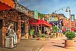 Downtown tourist marketplace in Sedona, Arizona. Image credit: Lynne Neuman / Shutterstock.com.