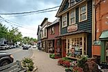 Downtown businesses in Frenchtown, New Jersey. Image: christianthiel.net / Shutterstock