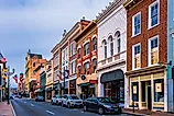 Staunton, Virginia: Downtown road and period architecture on commercial buildings on the historic Beverley Street