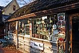 An indigenous crafts store in Nashville, Indiana. Paul J. Everett / Flickr.com