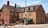 Downtown Nashville, Indiana. Image credit Little Vignettes Photo via Shutterstock
