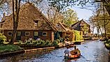 Old town Giethoorn canals, Netherlands. Via Shutterstock / Maurizio de Mattei.