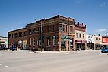 Downtown street in Mandan, North Dakota. Image credit In memoriam afiler, CC BY-SA 2.0 <https://creativecommons.org/licenses/by-sa/2.0>, via Wikimedia Commons