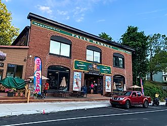Downtown Ohiopyle, Pennsylvania. Image credit gg5795 via Shutterstock.com