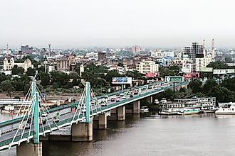 Mac Nimir Bridge linking Khartoum, Sudan with Khartoum North across the Blue Nile. Via Wikimedia Commons / Arwa51o - Own work, CC BY-SA 4.0