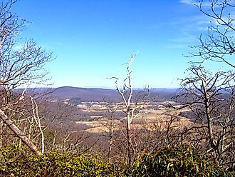 View from Donnelly Overlook along the Cumberland Trail, Tennessee. Credit: Brian Stansberry, CC BY 3.0 <https://creativecommons.org/licenses/by/3.0>, via Wikimedia Commons