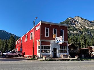 The Cooke City General Store in Cooke City, Montana. By Jon Roanhaus - Own work, CC BY-SA 4.0, Wikimedia Commons.