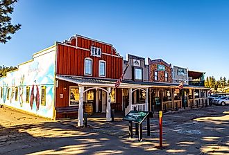 Colorful storefronts and market buildings line the street in Cloudcroft, New Mexico. Editorial credit: Photo Spirit / Shutterstock.com