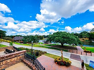 The Beau Jardin and Riverwalk in downtown Natchitoches, Louisiana. Editorial credit: VioletSkyAdventures / Shutterstock.com