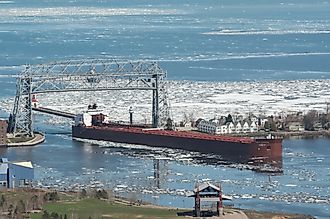 Paul R. Tregurtha entering Duluth through late-season ice, By Pete Markham from Loretto, USA - Duluth Trip - May 2014 - MV Paul R. Tregurtha arrives in Duluth, CC BY-SA 2.0, https://commons.wikimedia.org/w/index.php?curid=102616443
