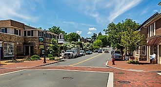 Central street through Middleburg, Virginia