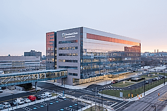 Cleveland Clinic Taussig Cancer Center. By Cleveland Clinic CC BY 4.0, https://commons.wikimedia.org/w/index.php?curid=62643130