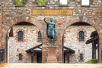 A restored Roman fort on the Limes in the Taunus mountains, Hesse, Germany, with a statue of Emperor Antonius Pius. Image credit: Frank Wagner / Shutterstock.com.