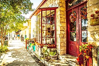 Main Street in Fredericksburg. Image credit ShengYing Lin via Shutterstock. 