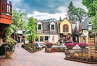Amazing architecture of the tourist city of Gatlinburg, Tennessee. Image credit Kosoff via Shutterstock.