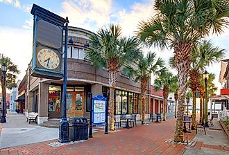 A street in downtown Beaufort, South Carolina. Image credit: Stephen B. Goodwin / Shutterstock.com