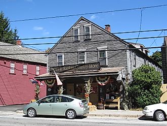 Brown and Hopkins Country Store, Chepachet Rhode Island. By Dougtone, CC BY-SA 2.0, Wikimedia Commons