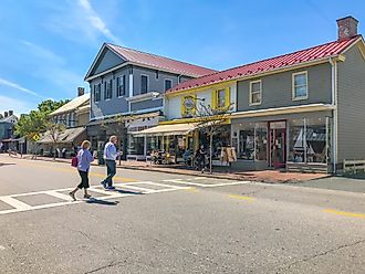 Local businesses in downtown St. Michaels, Maryland. Editorial credit: MeanderingMoments / Shutterstock.com.