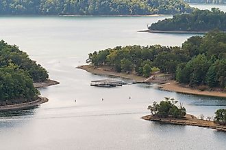 Distant view of the Trooper Island covered marina in Burkesville, KY. By Focused Adventures / Shutterstock.com
