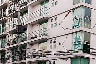 Earthquake damage on an apartment buiding in Mexico City.