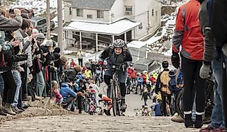  Riders struggle to make it to the top of Canton Avenue in Pittsburgh, one of the steepest residential street in the world. Editorial credit: jefftakespics2 / Shutterstock.com