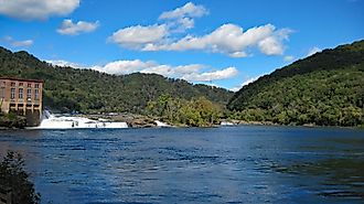 Kanawha Falls on the Kanawha River near town of Glen Ferris on US 60 in West Virginia. 