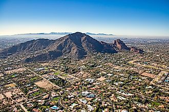 An aerial view over the residential streets of Paradise Valley, Arizona. Image via Shutterstock.