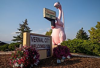 Welcome sign with pink dinosaur for Vernal, Utah. Image credit melissamn via Shutterstock