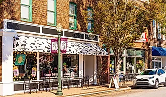 A popular cafe in New Bern, North Carolina. Image credit Wileydoc via Shutterstock